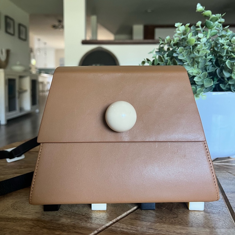 MATTER MATTERS GALLERY
MINI TRAPEZOID SHOULD BAG - BROWN Leather Crossbody Bag - Picture 5 of 16